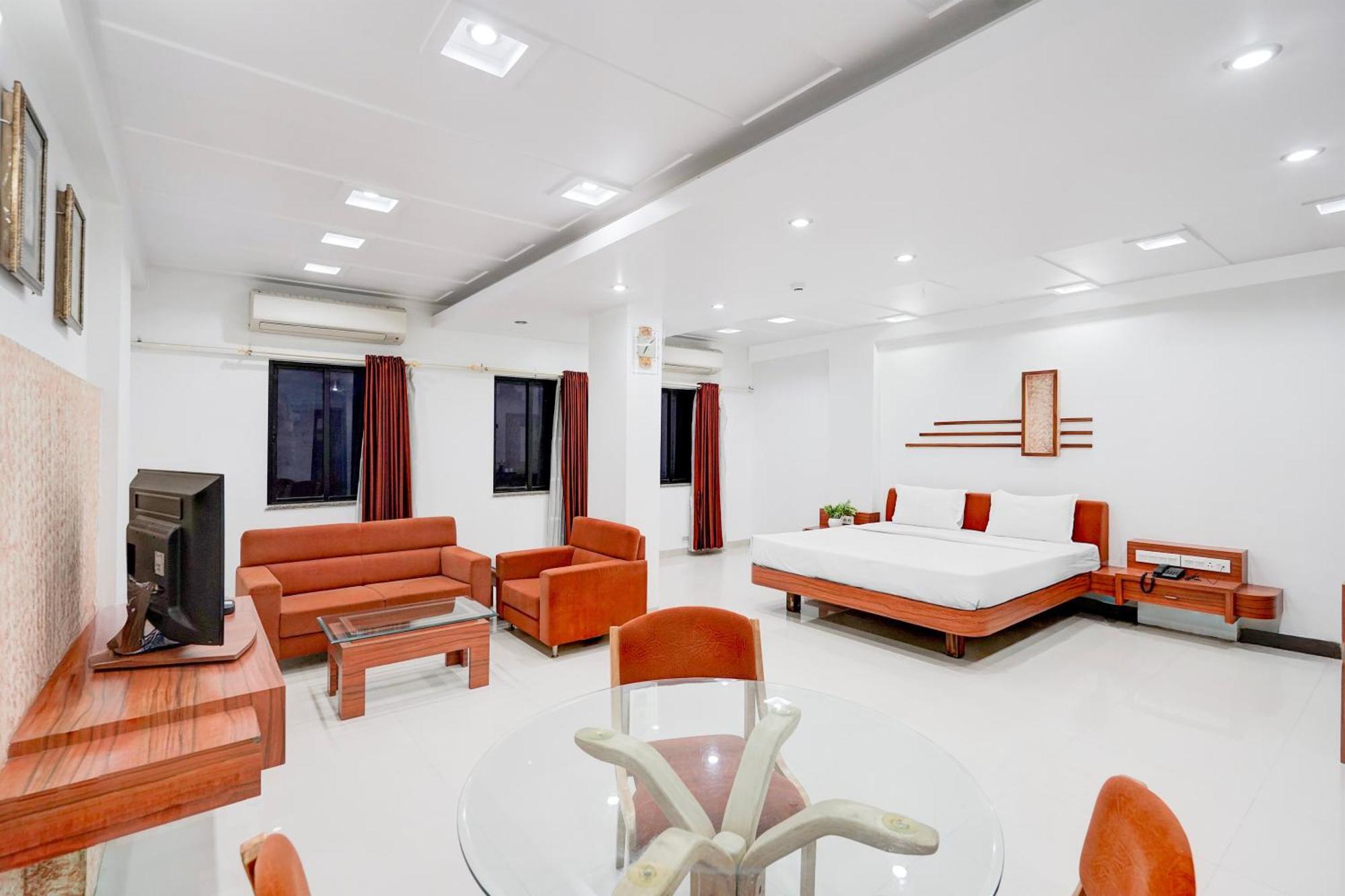 Super Townhouse Mg Road Porbandar Formerly Hotel Harmony 外观 照片