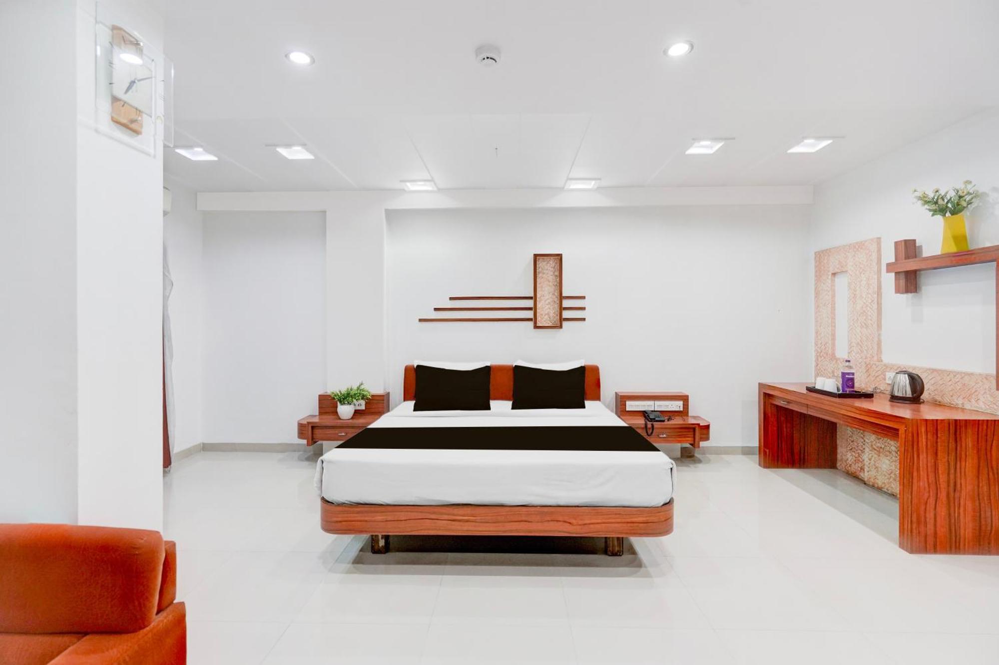 Super Townhouse Mg Road Porbandar Formerly Hotel Harmony 外观 照片